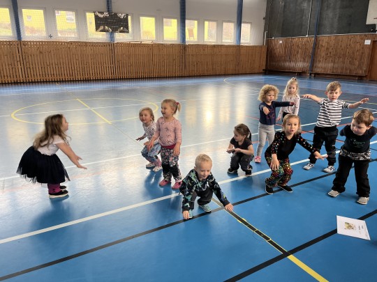 Sportujeme v tělocvičně ZŠ