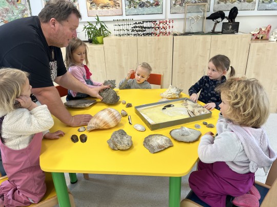 Dopoledne v přírodovědné učebně ZŠ