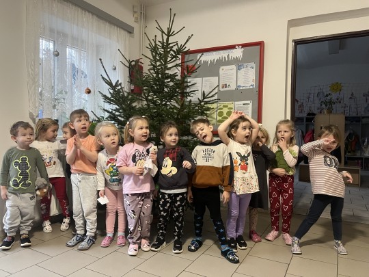 Zdobení vánočního stromečku